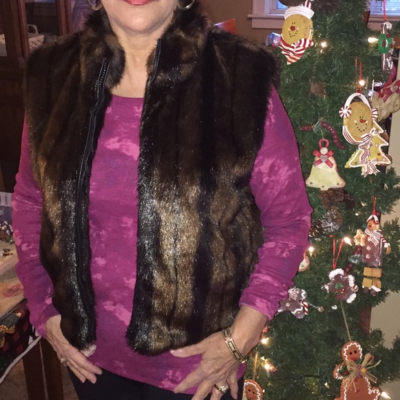 Faux Fur Vest - Picture 1 of 6
